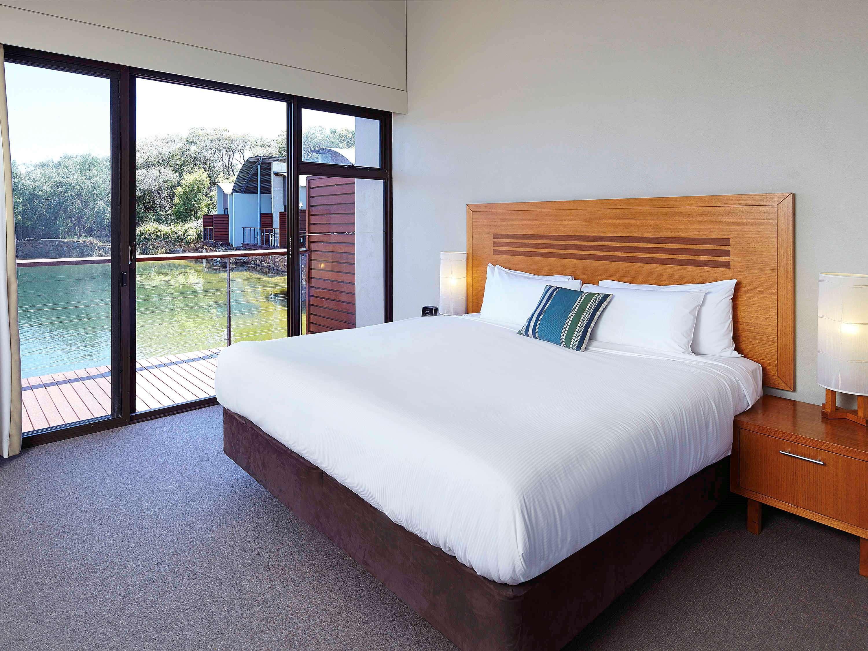 풀만 벙커 베이 리조트 마가렛 리버 던스브로그 외부 사진 A bedroom at the Peppers Springs Hotel