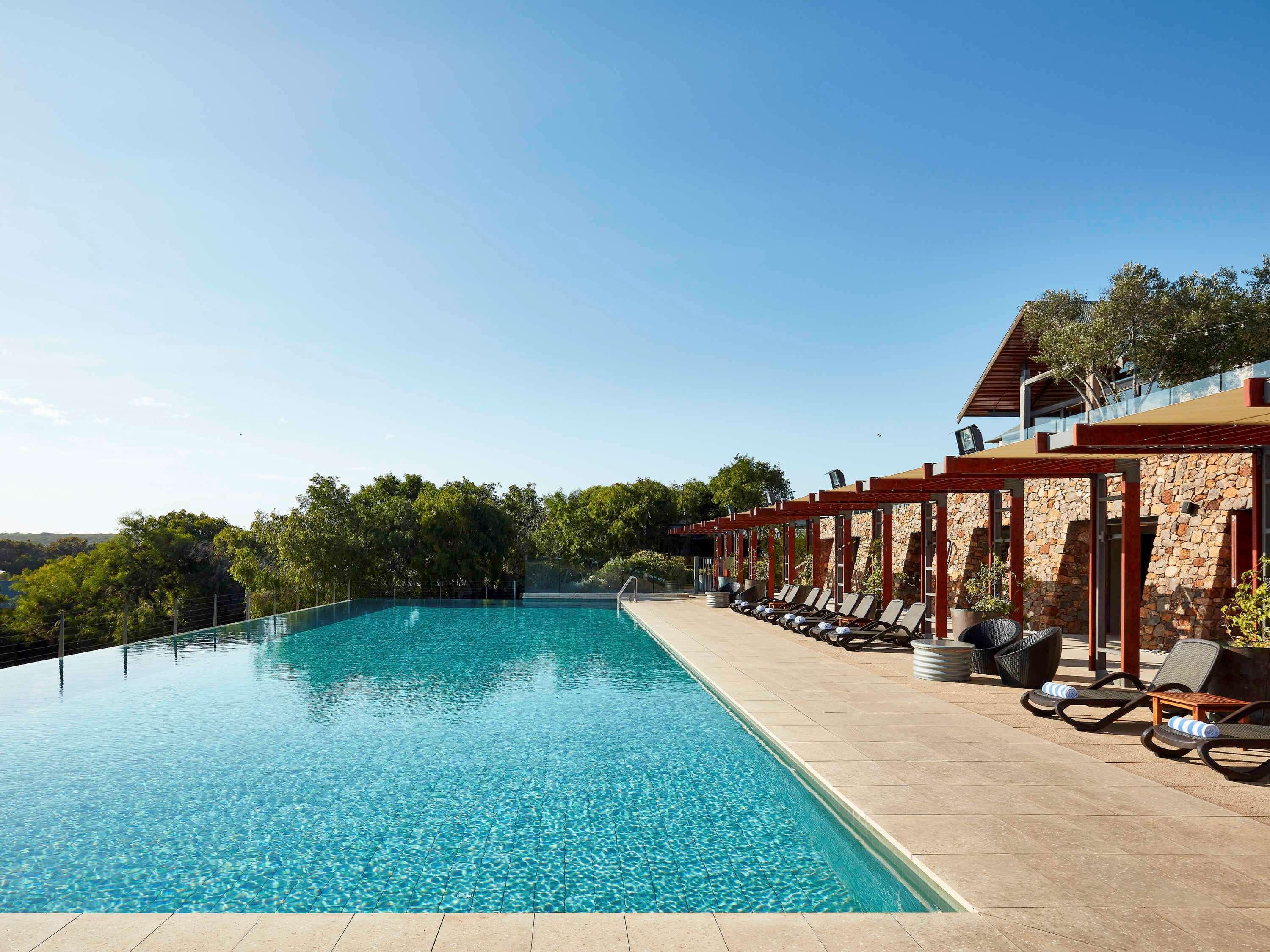 풀만 벙커 베이 리조트 마가렛 리버 던스브로그 외부 사진 The swimming pool at the hotel