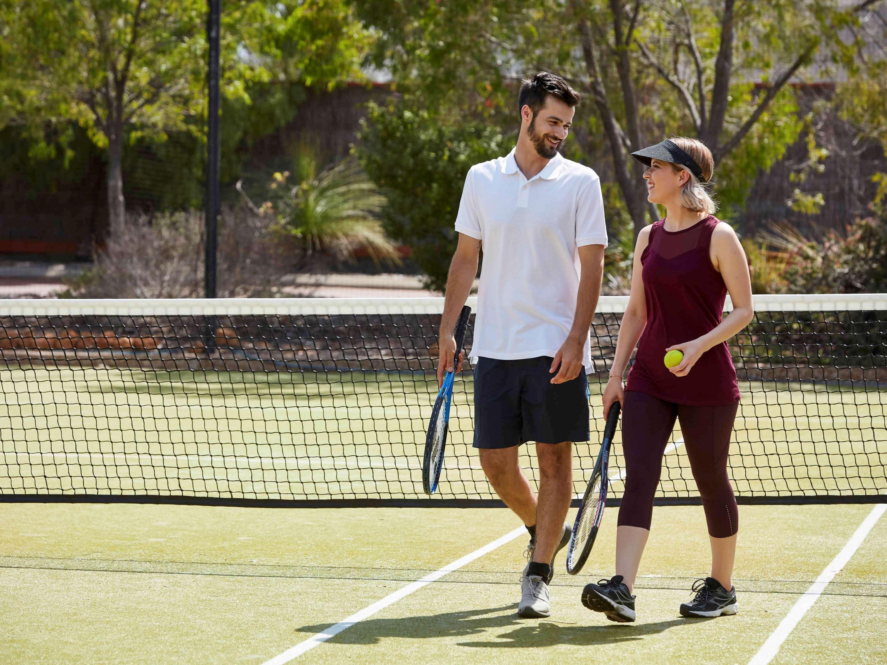 풀만 벙커 베이 리조트 마가렛 리버 던스브로그 외부 사진 Tennis players at the club