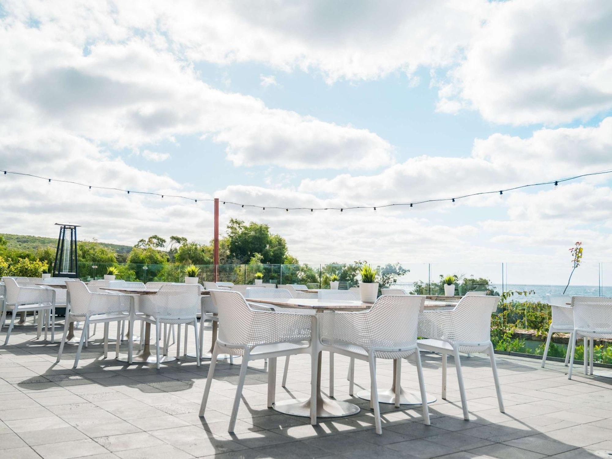 풀만 벙커 베이 리조트 마가렛 리버 던스브로그 외부 사진 The rooftop terrace at the National Maritime Museum