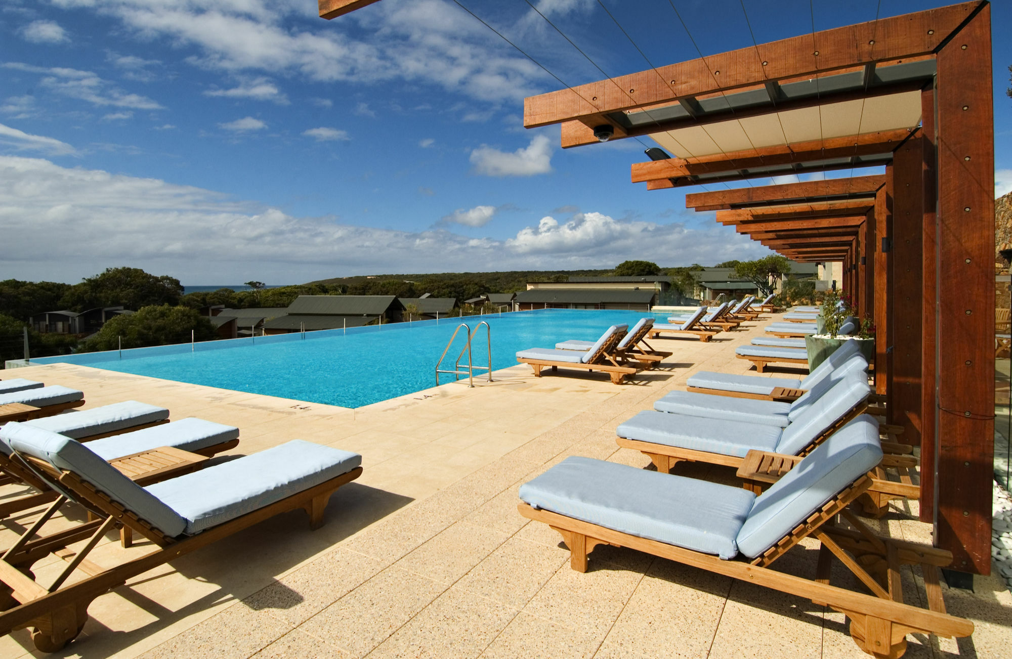 풀만 벙커 베이 리조트 마가렛 리버 던스브로그 외부 사진 The swimming pool at the hotel