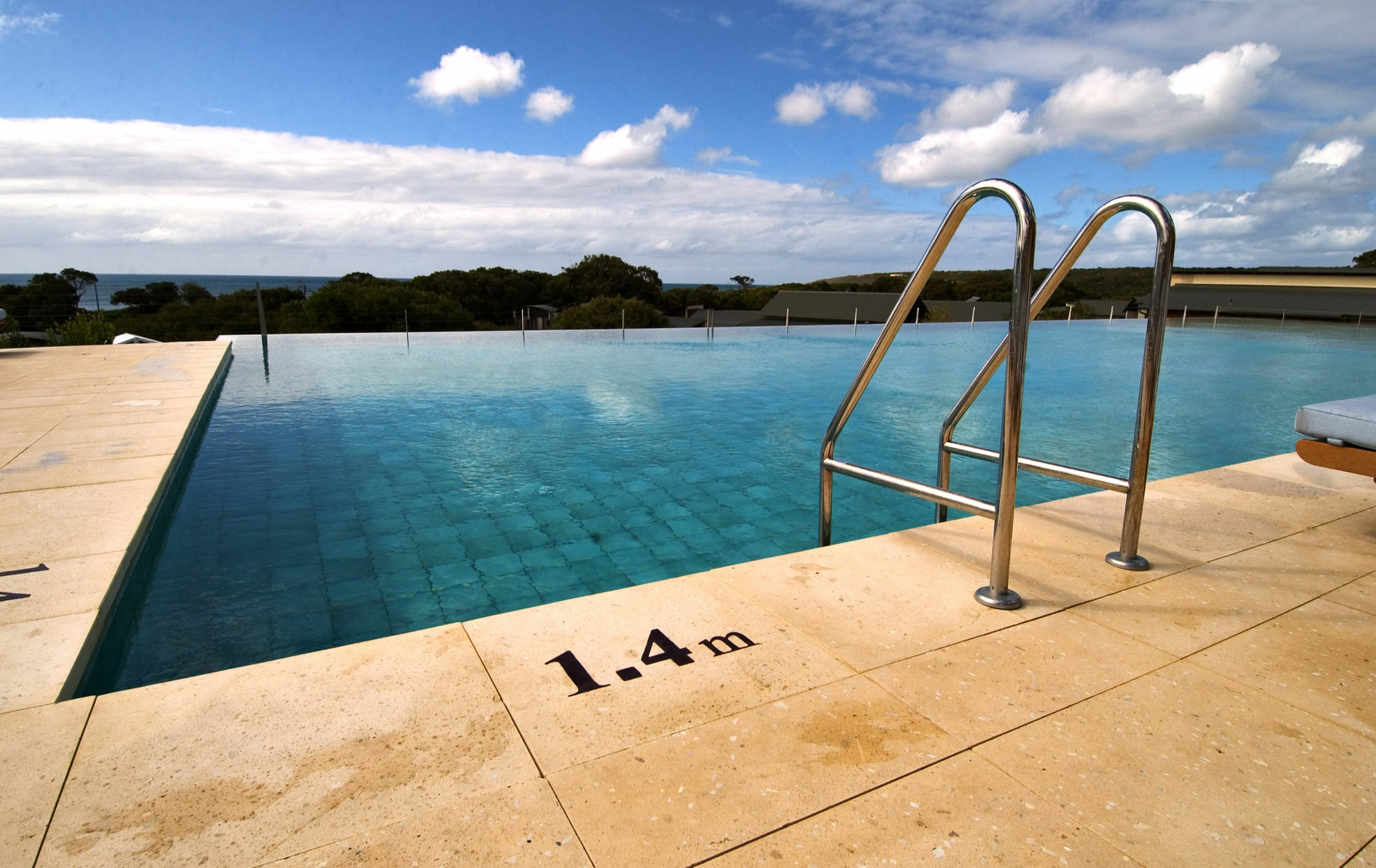 풀만 벙커 베이 리조트 마가렛 리버 던스브로그 외부 사진 The swimming pool at the hotel