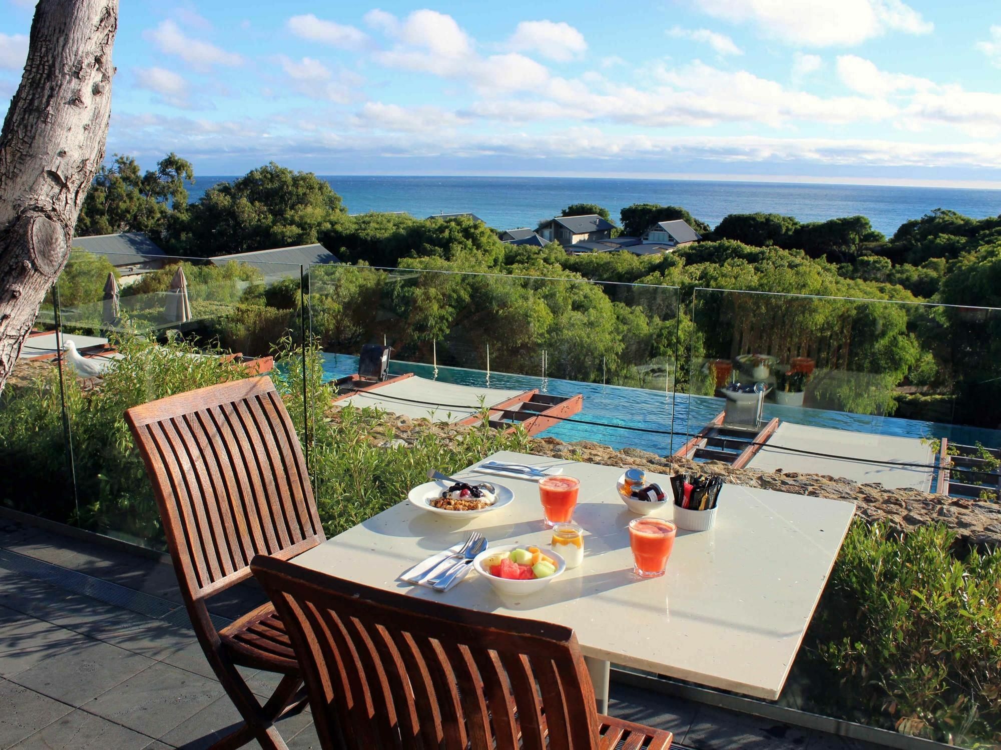 풀만 벙커 베이 리조트 마가렛 리버 던스브로그 외부 사진 View from the pool at the Cape of Good Hope Hotel